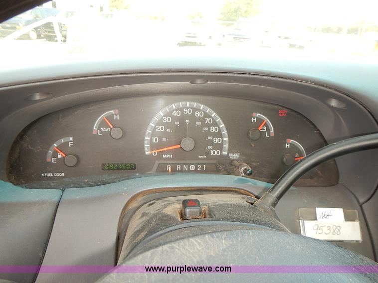 image for item E7777 2002 Ford F150 XL pickup truck