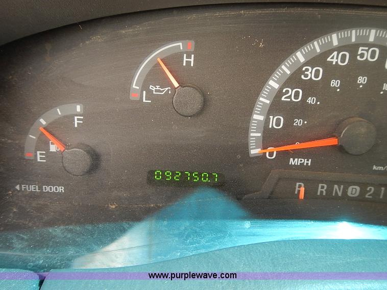 image for item E7777 2002 Ford F150 XL pickup truck