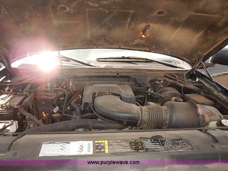 image for item E7777 2002 Ford F150 XL pickup truck