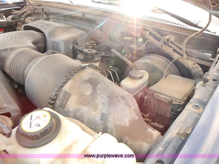 image for item E7777 2002 Ford F150 XL pickup truck