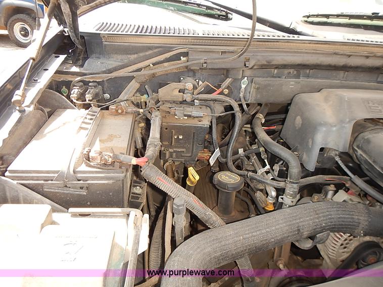 image for item E7777 2002 Ford F150 XL pickup truck