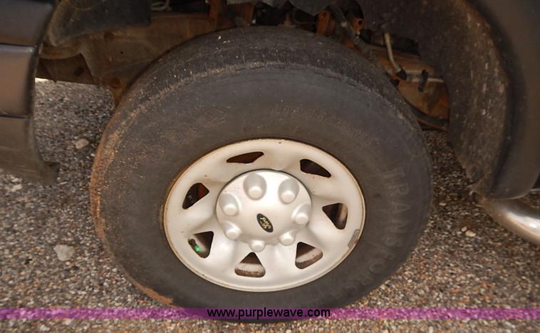 image for item E7777 2002 Ford F150 XL pickup truck