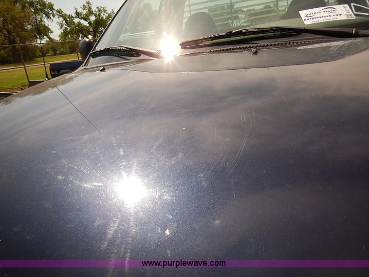 image for item E7777 2002 Ford F150 XL pickup truck