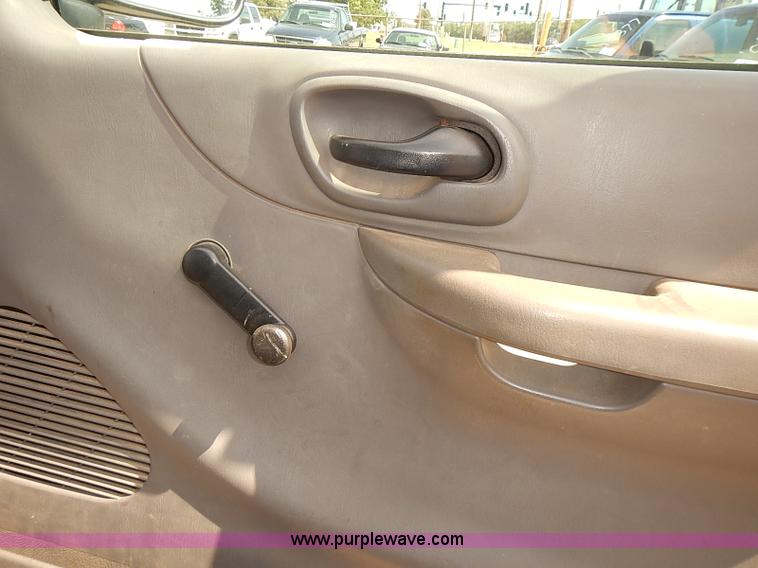 image for item E7777 2002 Ford F150 XL pickup truck