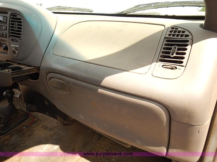 image for item E7777 2002 Ford F150 XL pickup truck