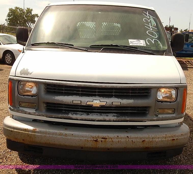 image for item E7778 2002 Chevrolet Express 1500 Cargo van