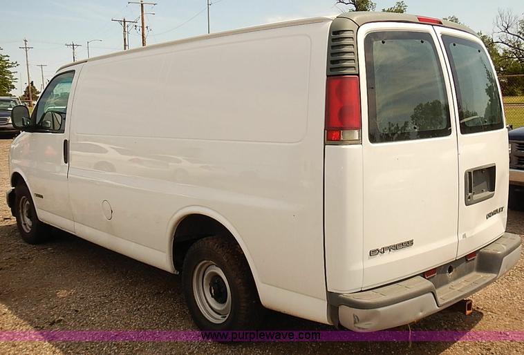 image for item E7778 2002 Chevrolet Express 1500 Cargo van