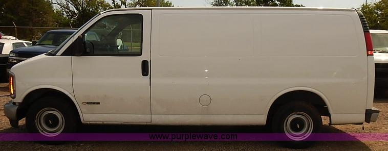 image for item E7778 2002 Chevrolet Express 1500 Cargo van