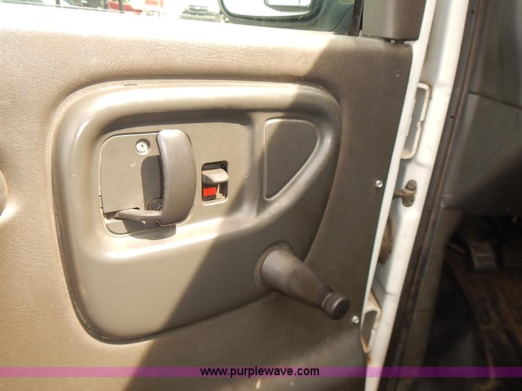 image for item E7778 2002 Chevrolet Express 1500 Cargo van