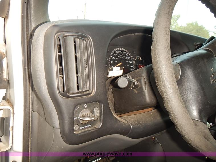 image for item E7778 2002 Chevrolet Express 1500 Cargo van