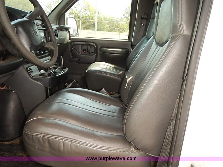image for item E7778 2002 Chevrolet Express 1500 Cargo van