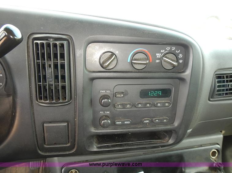 image for item E7778 2002 Chevrolet Express 1500 Cargo van