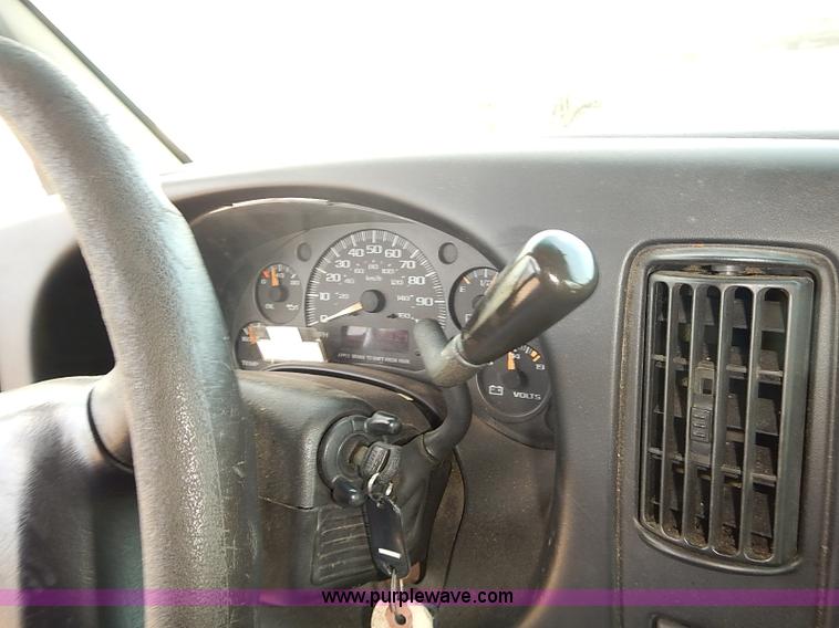 image for item E7778 2002 Chevrolet Express 1500 Cargo van