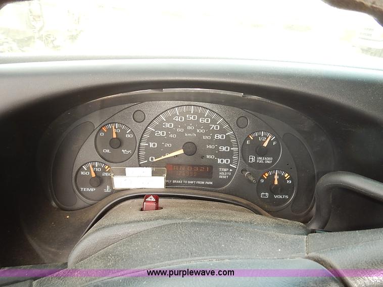 image for item E7778 2002 Chevrolet Express 1500 Cargo van