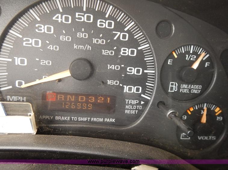 image for item E7778 2002 Chevrolet Express 1500 Cargo van