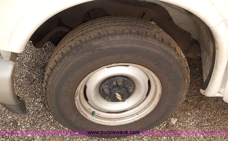 image for item E7778 2002 Chevrolet Express 1500 Cargo van