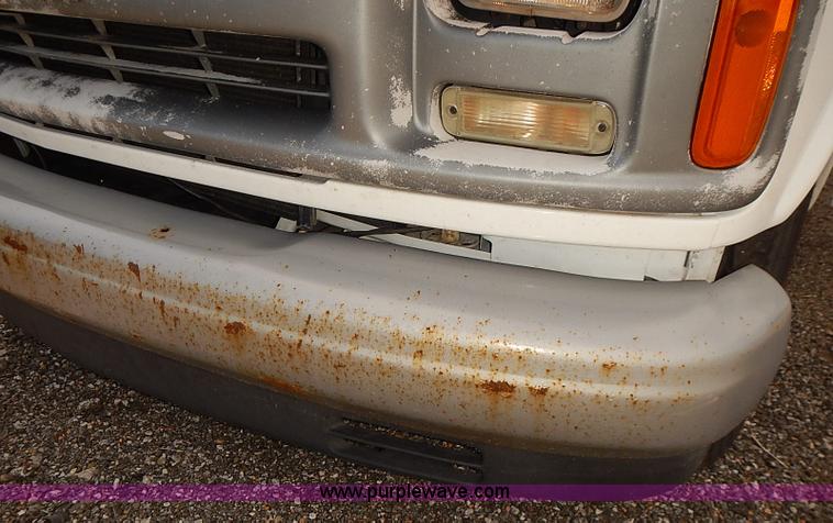 image for item E7778 2002 Chevrolet Express 1500 Cargo van