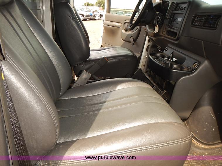 image for item E7778 2002 Chevrolet Express 1500 Cargo van