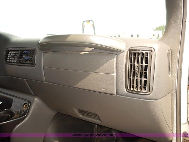 image for item E7778 2002 Chevrolet Express 1500 Cargo van