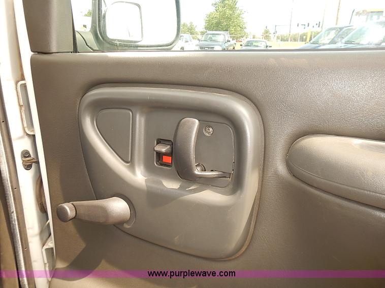 image for item E7778 2002 Chevrolet Express 1500 Cargo van