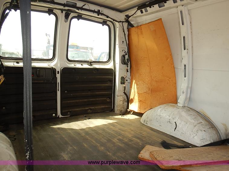 image for item E7778 2002 Chevrolet Express 1500 Cargo van