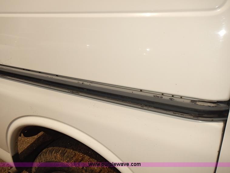 image for item E7778 2002 Chevrolet Express 1500 Cargo van