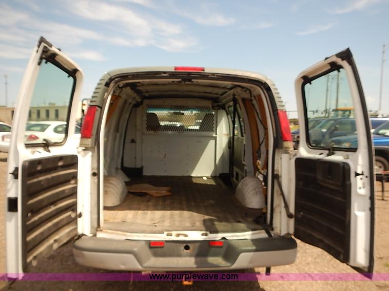 image for item E7778 2002 Chevrolet Express 1500 Cargo van