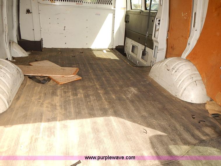 image for item E7778 2002 Chevrolet Express 1500 Cargo van