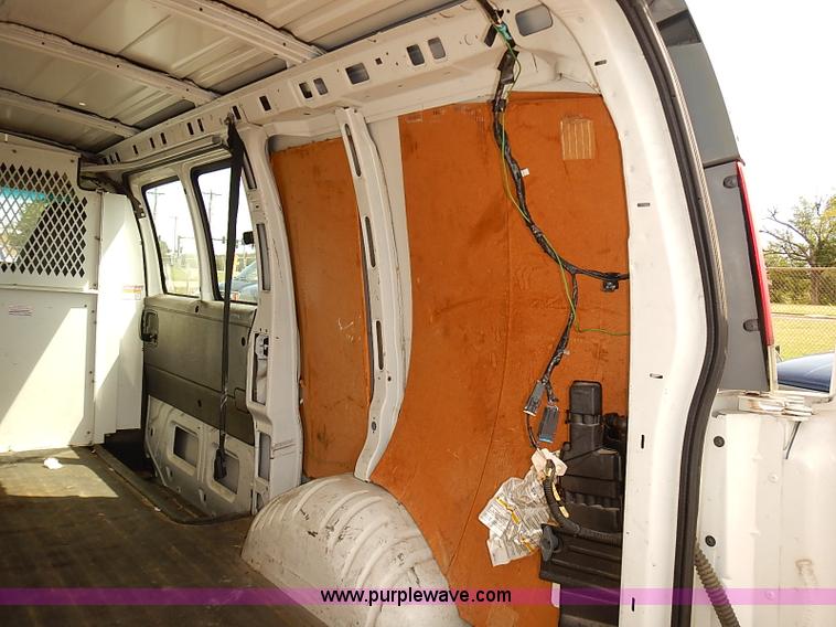 image for item E7778 2002 Chevrolet Express 1500 Cargo van