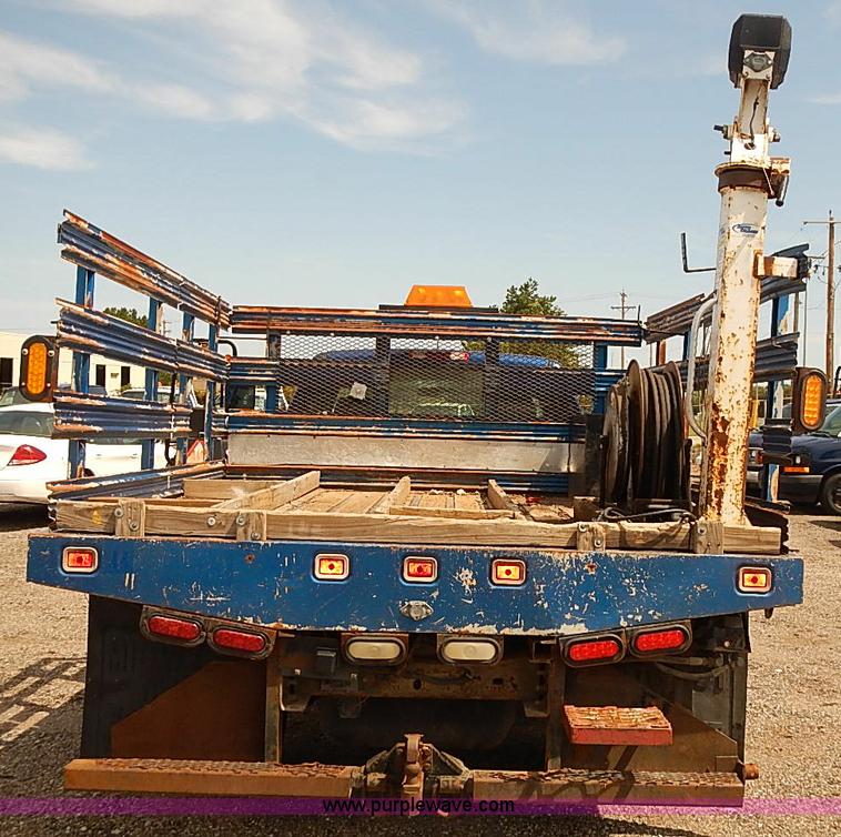 image for item E7779 2003 Chevrolet Silverado 3500 stake body flatbed truck with crane