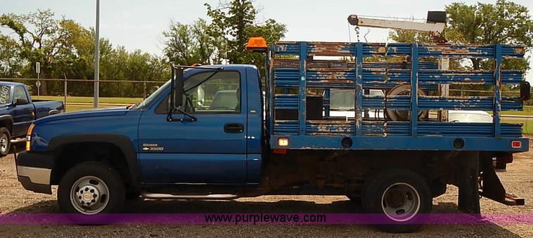 image for item E7779 2003 Chevrolet Silverado 3500 stake body flatbed truck with crane