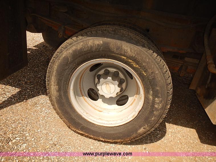 image for item E7779 2003 Chevrolet Silverado 3500 stake body flatbed truck with crane