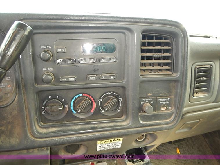 image for item E7779 2003 Chevrolet Silverado 3500 stake body flatbed truck with crane