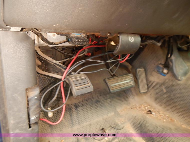 image for item E7779 2003 Chevrolet Silverado 3500 stake body flatbed truck with crane