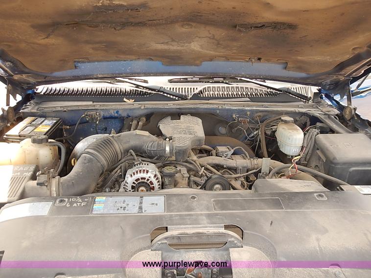 image for item E7779 2003 Chevrolet Silverado 3500 stake body flatbed truck with crane