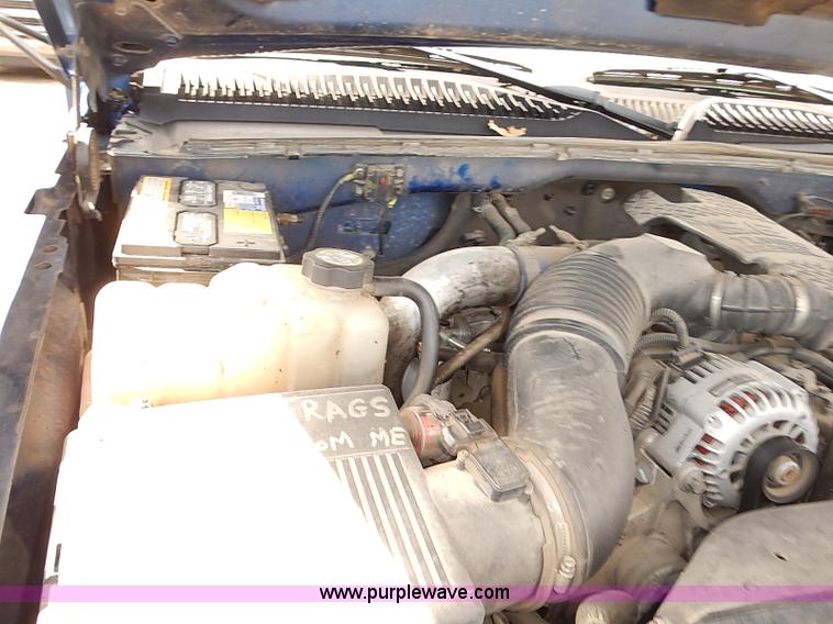 image for item E7779 2003 Chevrolet Silverado 3500 stake body flatbed truck with crane