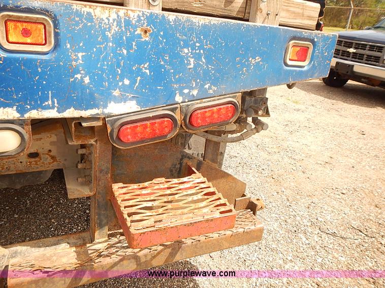 image for item E7779 2003 Chevrolet Silverado 3500 stake body flatbed truck with crane