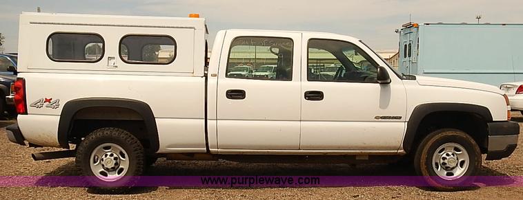 image for item E7780 2005 Chevrolet Silverado 2500HD Crew Cab pickup truck