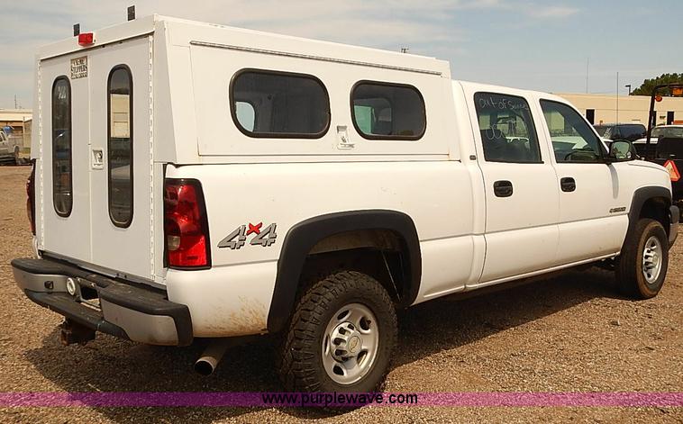 image for item E7780 2005 Chevrolet Silverado 2500HD Crew Cab pickup truck