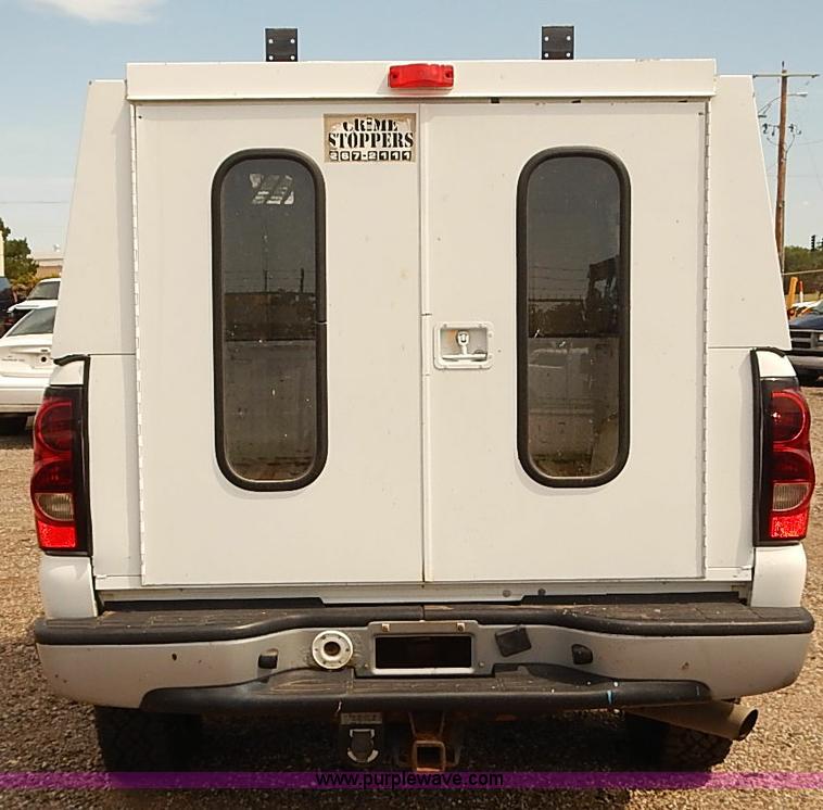 image for item E7780 2005 Chevrolet Silverado 2500HD Crew Cab pickup truck