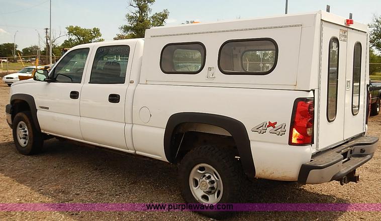 image for item E7780 2005 Chevrolet Silverado 2500HD Crew Cab pickup truck