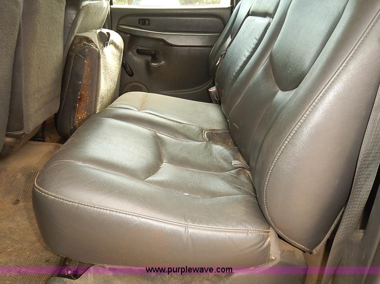 image for item E7780 2005 Chevrolet Silverado 2500HD Crew Cab pickup truck