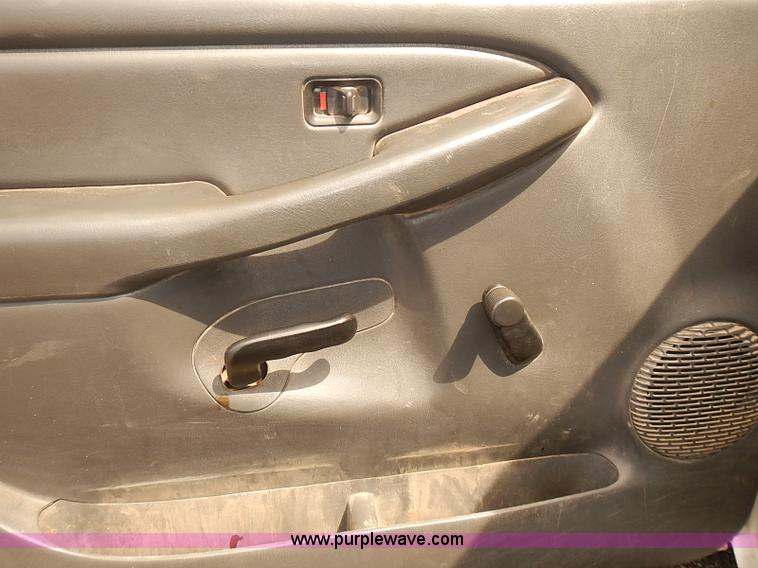 image for item E7780 2005 Chevrolet Silverado 2500HD Crew Cab pickup truck