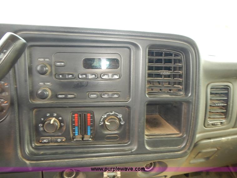 image for item E7780 2005 Chevrolet Silverado 2500HD Crew Cab pickup truck