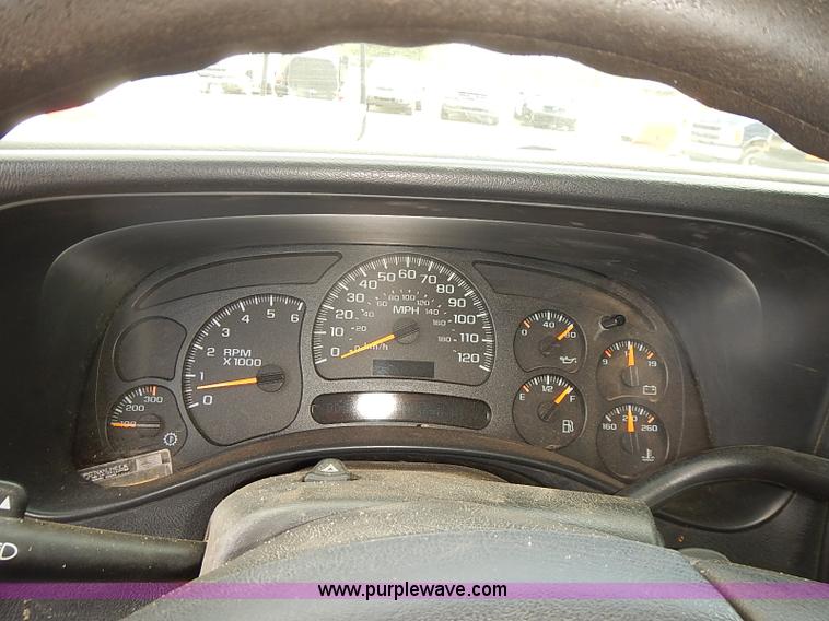 image for item E7780 2005 Chevrolet Silverado 2500HD Crew Cab pickup truck