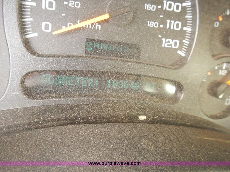 image for item E7780 2005 Chevrolet Silverado 2500HD Crew Cab pickup truck