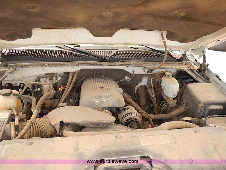 image for item E7780 2005 Chevrolet Silverado 2500HD Crew Cab pickup truck