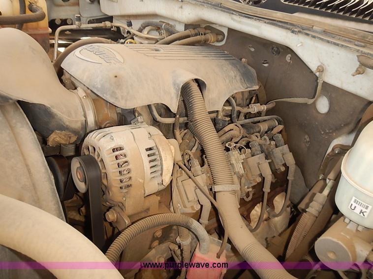 image for item E7780 2005 Chevrolet Silverado 2500HD Crew Cab pickup truck