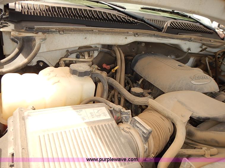 image for item E7780 2005 Chevrolet Silverado 2500HD Crew Cab pickup truck