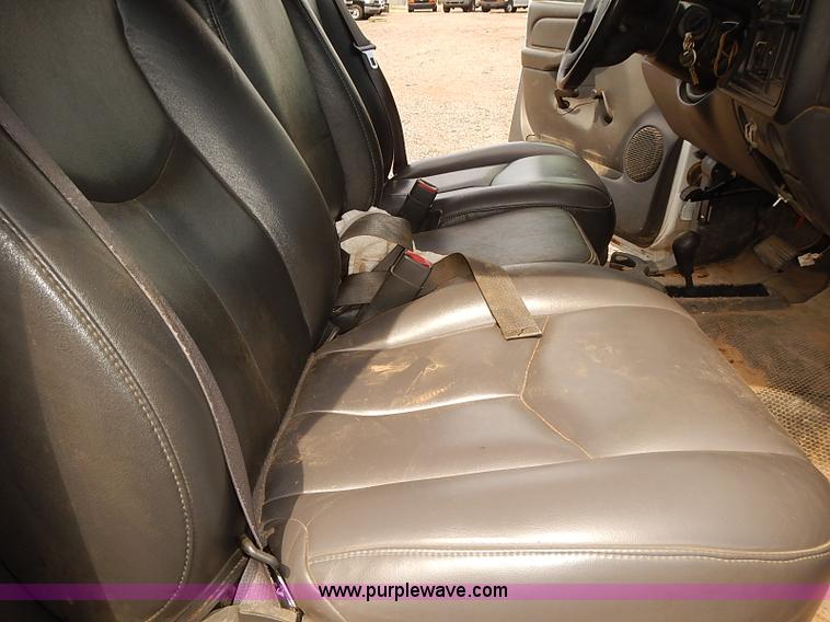 image for item E7780 2005 Chevrolet Silverado 2500HD Crew Cab pickup truck